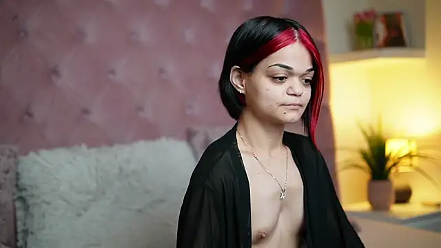 MaiaMini online show from December 14, 2025, 8:57 pm