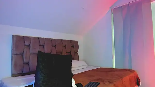 Snapshot of Taylercross chatting on February 20, 2025, 10:04 pm Taylercross online show from February 20, 2025, 10:04 pm