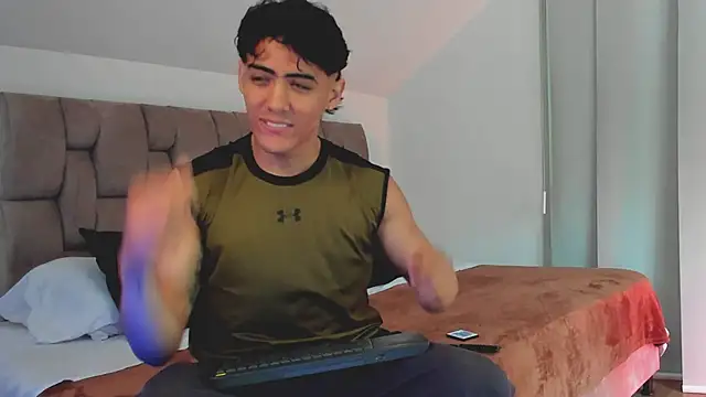 Snapshot of Taylercross chatting on February 25, 2025, 1:39 pm Taylercross online show from February 25, 2025, 1:39 pm