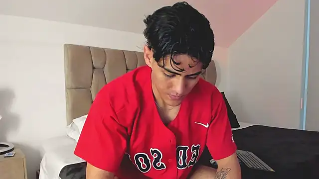 Snapshot of Taylercross chatting on March 6, 2025, 6:05 pm Taylercross online show from March 6, 2025, 6:05 pm