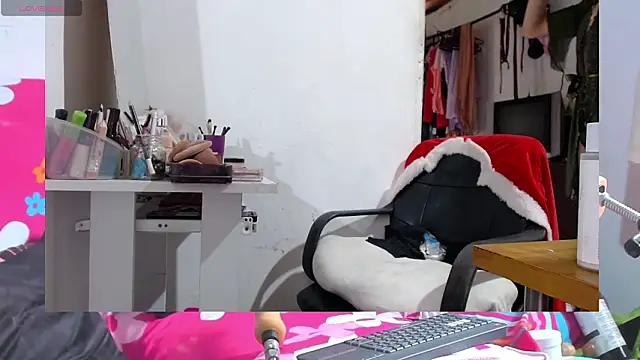 afroditacute15 online show from February 13, 2026, 5:42 pm