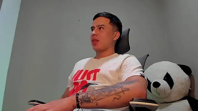 mattiwsmorris  online show from October 20, 2025, 1:17 am