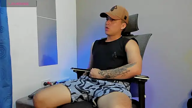 mattiwsmorris  online show from November 19, 2025, 3:45 pm