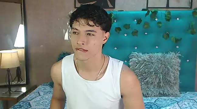 LiamAndrewzz online show from March 6, 2025, 5:22 pm