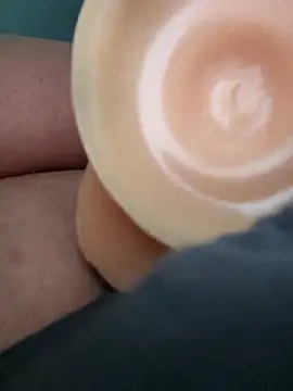 Snapshot of Tom23062 chatting on November 17, 2025, 10:10 am Tom23062 online show from November 17, 2025, 10:10 am