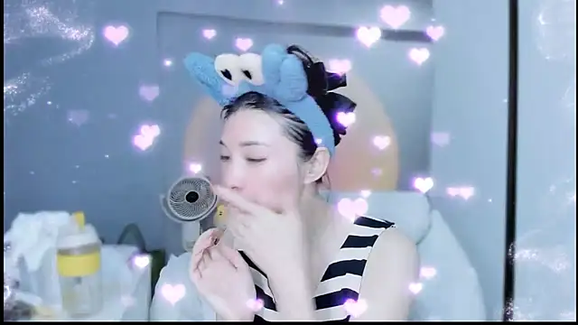 Snapshot of A_dabo chatting on November 4, 2025, 2:49 pm A dabo online show from November 4, 2025, 2:49 pm