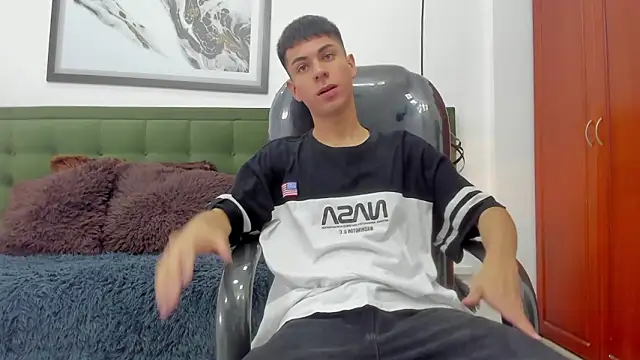 Snapshot of Johann_sex chatting on February 17, 2026, 5:41 pm Johann sex online show from February 17, 2026, 5:41 pm