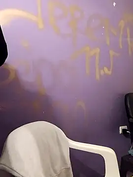 LeonRoots online show from December 23, 2025, 8:12 am