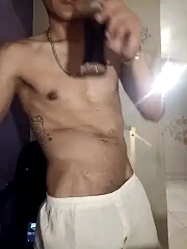 Snapshot of LeonRoots chatting on February 4, 2026, 7:47 am LeonRoots online show from February 4, 2026, 7:47 am