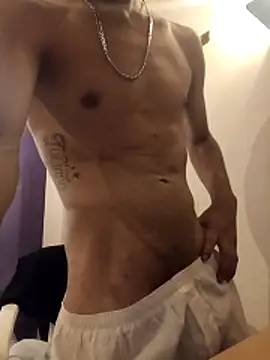 Snapshot of LeonRoots chatting on February 14, 2026, 6:04 pm LeonRoots online show from February 14, 2026, 6:04 pm