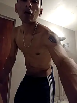 Snapshot of LeonRoots chatting on March 23, 2026, 6:06 am LeonRoots online show from March 23, 2026, 6:06 am