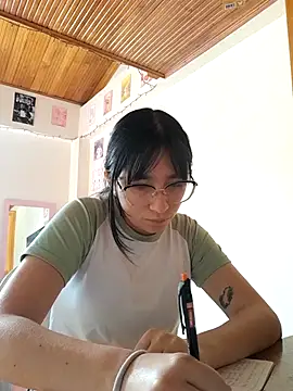 Arielle lov online show from October 22, 2025, 4:07 pm