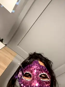 Roroo002 online show from September 27, 2025, 8:14 pm