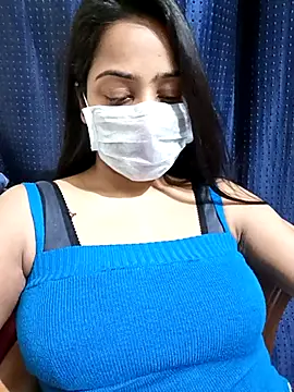 COZY ROZI online show from March 4, 2025, 6:50 pm