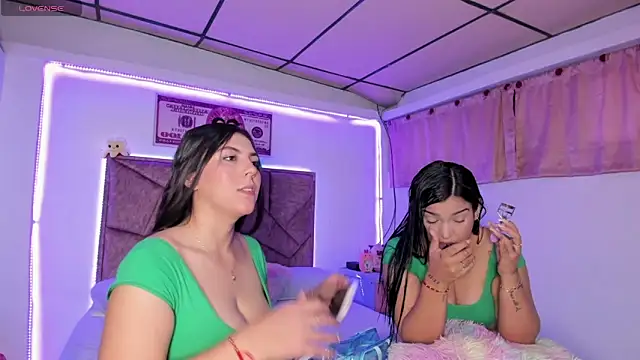 Cristal Smith20 online show from December 2, 2025, 10:05 pm