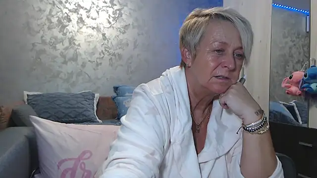 RosesandLillies online show from December 5, 2025, 4:58 pm