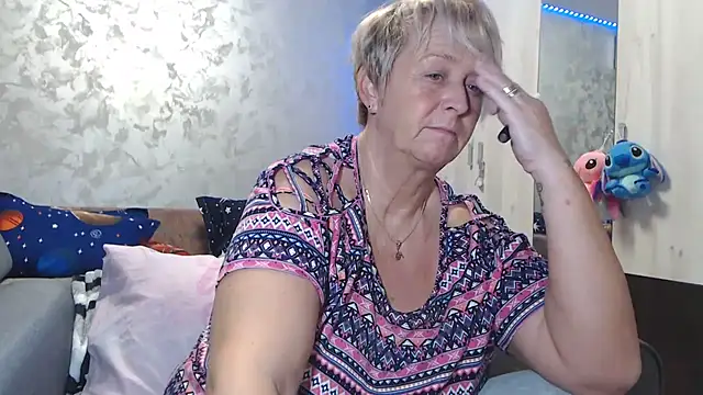 RosesandLillies online show from December 14, 2025, 4:56 pm