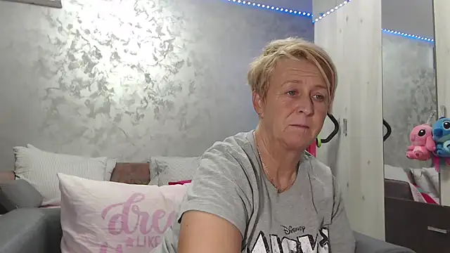 RosesandLillies online show from April 13, 2026, 4:12 pm