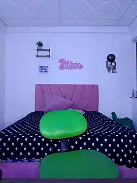 victoria roussee online show from December 5, 2025, 8:34 am