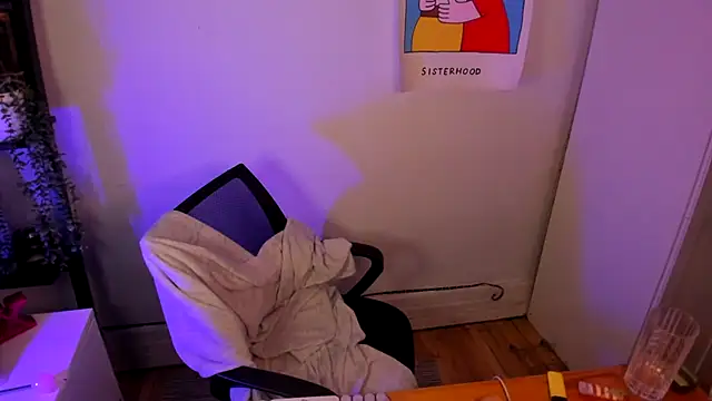 Rosiee69  online show from April 3, 2026, 4:16 pm