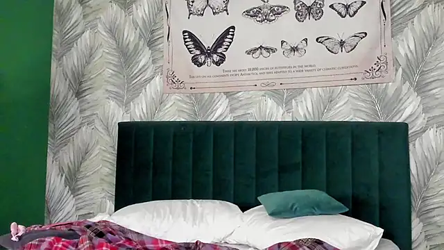 boozekirs  online show from November 15, 2025, 2:09 am