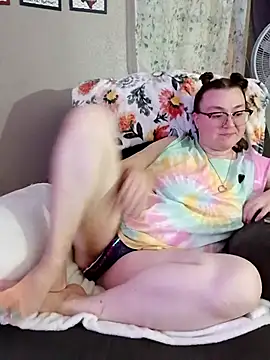 HTXBELLE online show from September 28, 2025, 3:23 am