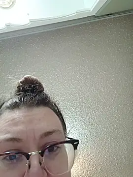 HTXBELLE online show from November 7, 2025, 1:16 am