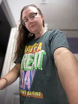 HTXBELLE online show from April 3, 2026, 8:18 pm