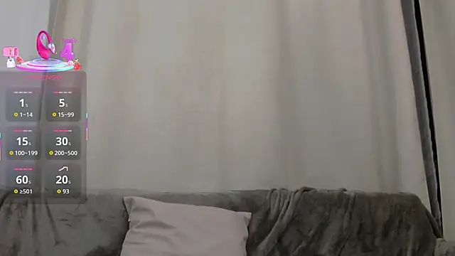 Snapshot of JanelleBrown_ chatting on October 3, 2025, 6:05 pm JanelleBrown online show from October 3, 2025, 6:05 pm