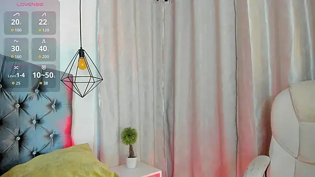 iiangel  online show from October 19, 2025, 5:41 am