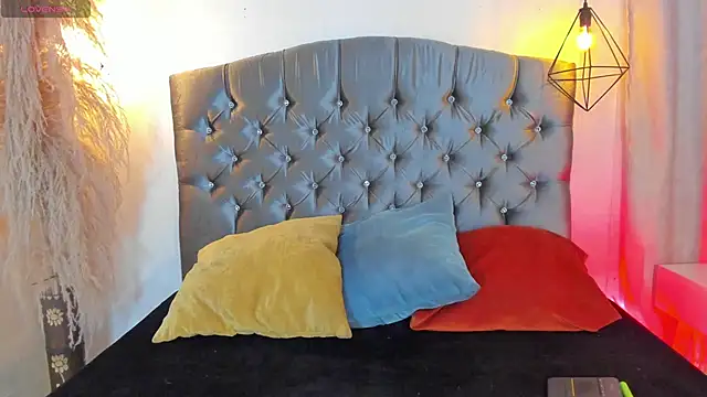 iiangel  online show from October 21, 2025, 3:18 am