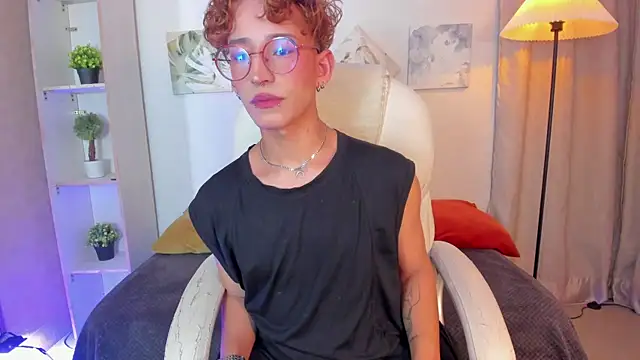 iiangel  online show from December 4, 2025, 3:16 am