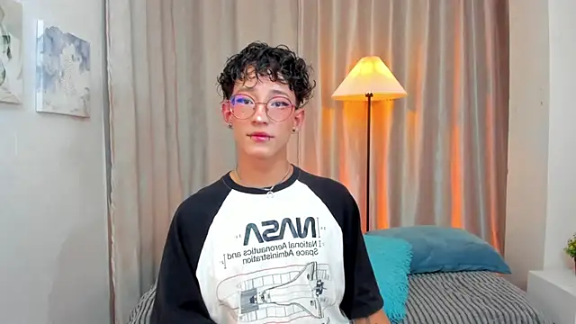 iiangel  online show from February 25, 2026, 3:27 am