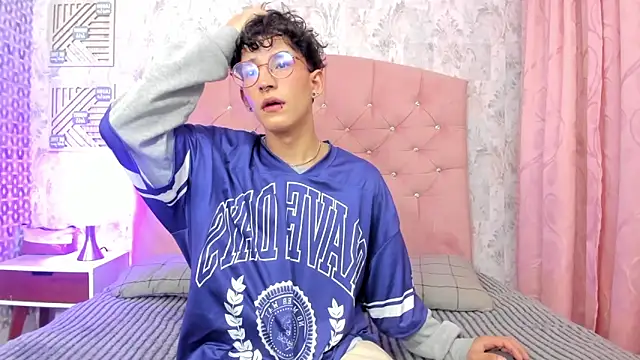 iiangel  online show from February 26, 2026, 4:33 am