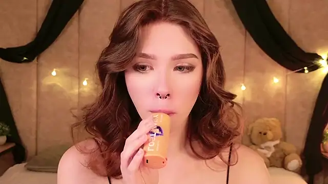 Snapshot of Sierra_Fane chatting on October 2, 2025, 5:58 am Sierra Fane online show from October 2, 2025, 5:58 am