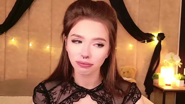 Snapshot of Sierra_Fane chatting on October 19, 2025, 5:52 am Sierra Fane online show from October 19, 2025, 5:52 am