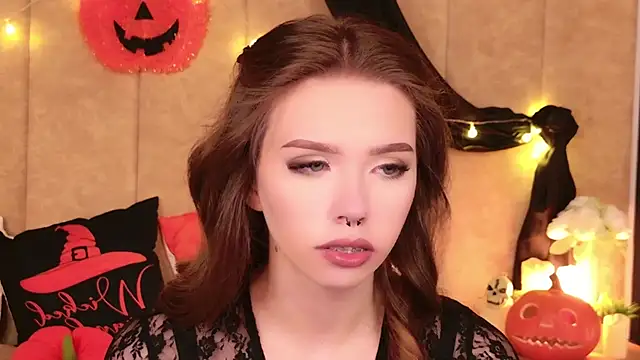 Snapshot of Sierra_Fane chatting on October 20, 2025, 6:03 am Sierra Fane online show from October 20, 2025, 6:03 am