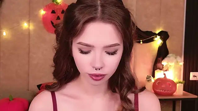 Snapshot of Sierra_Fane chatting on October 27, 2025, 6:28 am Sierra Fane online show from October 27, 2025, 6:28 am