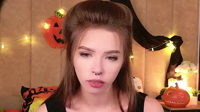 Snapshot of Sierra_Fane chatting on November 3, 2025, 5:52 am Sierra Fane online show from November 3, 2025, 5:52 am