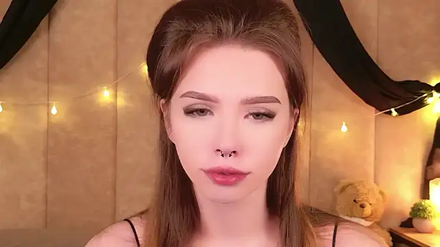 Snapshot of Sierra_Fane chatting on November 7, 2025, 5:51 am Sierra Fane online show from November 7, 2025, 5:51 am