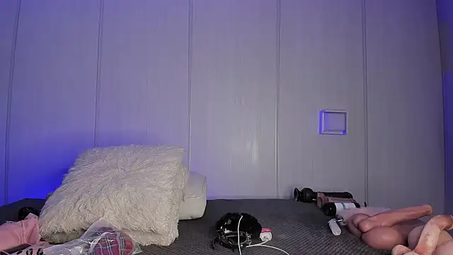 sasha riverss online show from April 10, 2026, 7:18 pm