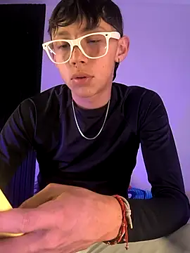 Snapshot of Andres_Sebas chatting on February 28, 2025, 5:15 pm Andres Sebas online show from February 28, 2025, 5:15 pm