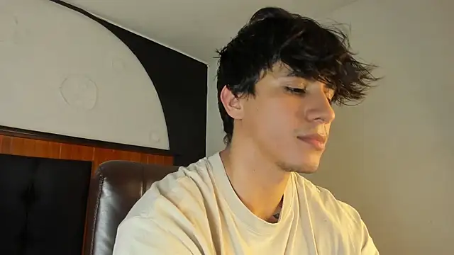 Snapshot of Allex_Cano chatting on March 2, 2026, 5:19 am Allex Cano online show from March 2, 2026, 5:19 am