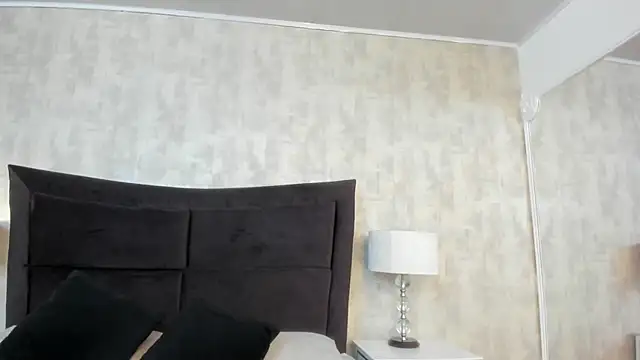 NahomyCarther online show from October 10, 2025, 3:49 am