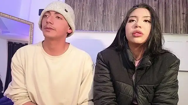 Snapshot of aron_and_paula chatting on November 9, 2025, 5:06 am aron and paula online show from November 9, 2025, 5:06 am