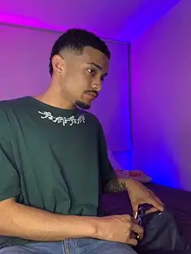 eross chipre  online show from November 11, 2025, 2:22 am