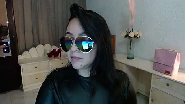 Snapshot of EngelCristaly chatting on February 1, 2026, 8:02 am EngelCristaly online show from February 1, 2026, 8:02 am