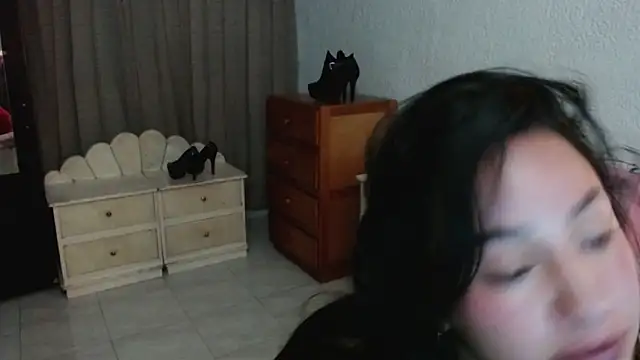 Snapshot of EngelCristaly chatting on February 6, 2026, 7:23 am EngelCristaly online show from February 6, 2026, 7:23 am