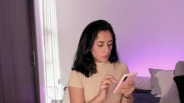  lucianapalmer online show from March 6, 2025, 3:45 pm