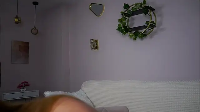 SunnivaCovil online show from October 15, 2025, 2:28 pm